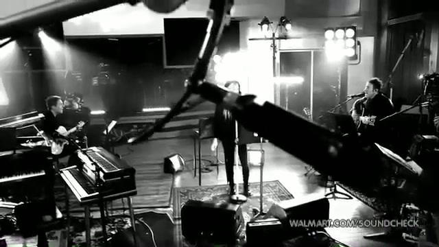 Avril Lavigne-Smile Walmart 0244