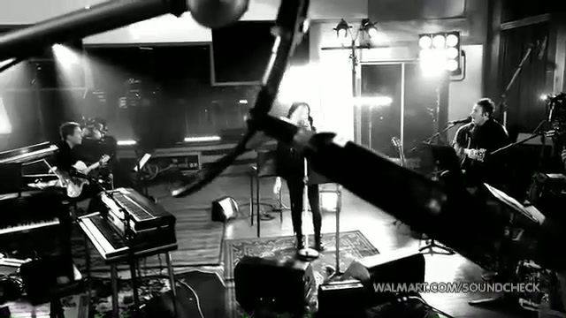 Avril Lavigne-Smile Walmart 0245