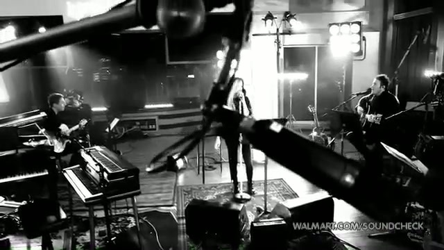 Avril Lavigne-Smile Walmart 0247