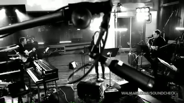 Avril Lavigne-Smile Walmart 0250