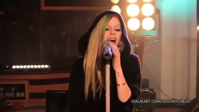 Avril Lavigne-Smile Walmart 0302 - Avril - Lavigne - live - Smile - on - Walmart - part1