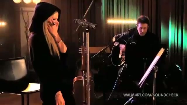 Avril Lavigne-Smile Walmart 0314 - Avril - Lavigne - live - Smile - on - Walmart - part1