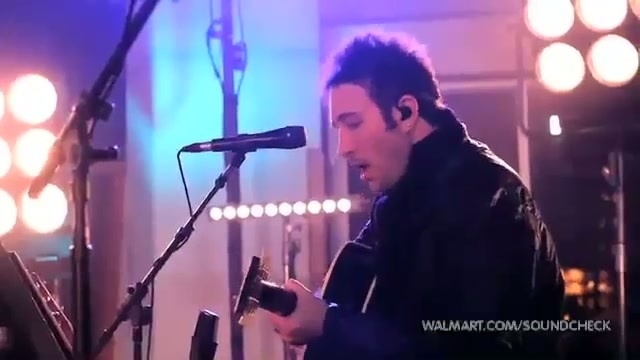 Avril Lavigne-Smile Walmart 0361 - Avril - Lavigne - live - Smile - on - Walmart - part1