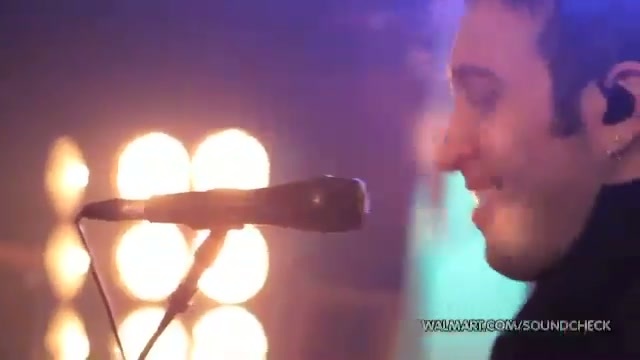 Avril Lavigne-Smile Walmart 0385 - Avril - Lavigne - live - Smile - on - Walmart - part1