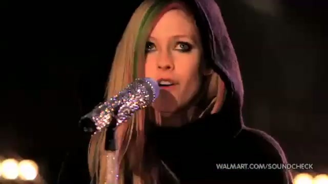 Avril Lavigne-Smile Walmart 0388 - Avril - Lavigne - live - Smile - on - Walmart - part1