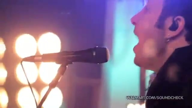 Avril Lavigne-Smile Walmart 0403 - Avril - Lavigne - live - Smile - on - Walmart - part1