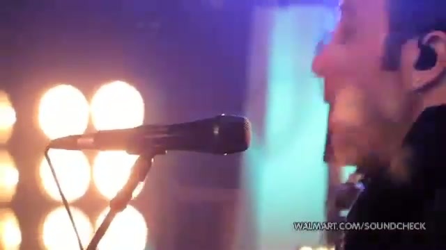 Avril Lavigne-Smile Walmart 0404 - Avril - Lavigne - live - Smile - on - Walmart - part1