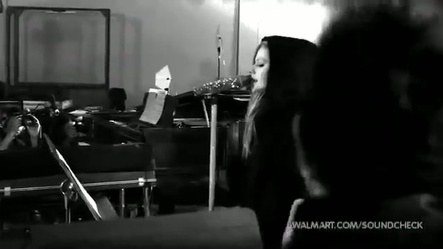 Avril Lavigne-Smile Walmart 0459