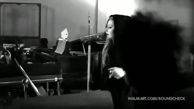 Avril Lavigne-Smile Walmart 0460