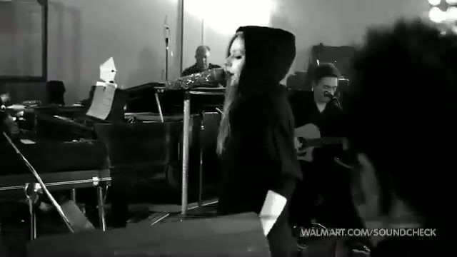 Avril Lavigne-Smile Walmart 0463