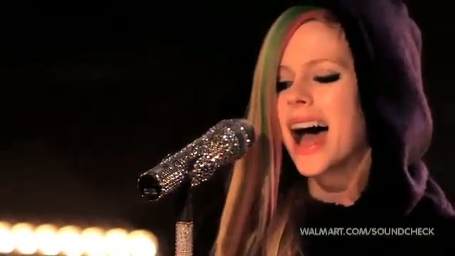 Avril Lavigne-Smile Walmart 0496 - Avril - Lavigne - live - Smile - on - Walmart - part1