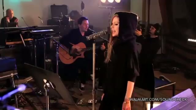 Avril Lavigne-Smile Walmart 0509 - Avril - Lavigne - live - Smile - on - Walmart - part2