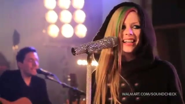 Avril Lavigne-Smile Walmart 0516 - Avril - Lavigne - live - Smile - on - Walmart - part2