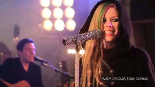 Avril Lavigne-Smile Walmart 0517 - Avril - Lavigne - live - Smile - on - Walmart - part2