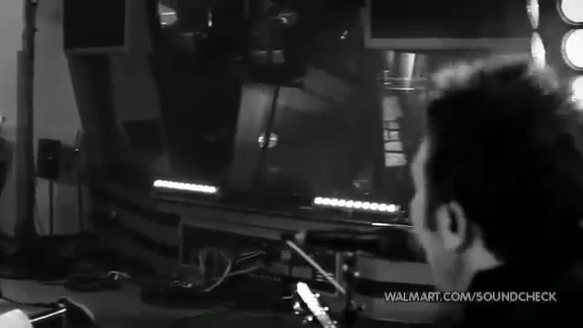 Avril Lavigne-Smile Walmart 0534