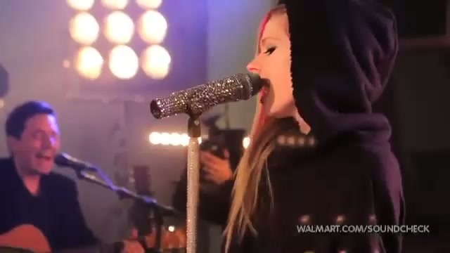 Avril Lavigne-Smile Walmart 0575 - Avril - Lavigne - live - Smile - on - Walmart - part2