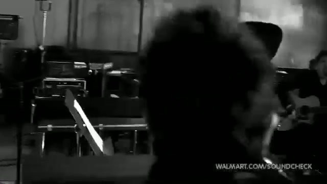 Avril Lavigne-Smile Walmart 0621 - Avril - Lavigne - live - Smile - on - Walmart - part2