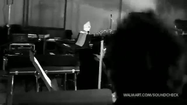 Avril Lavigne-Smile Walmart 0622 - Avril - Lavigne - live - Smile - on - Walmart - part2