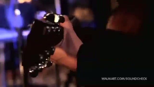 Avril Lavigne-Smile Walmart 0623 - Avril - Lavigne - live - Smile - on - Walmart - part2