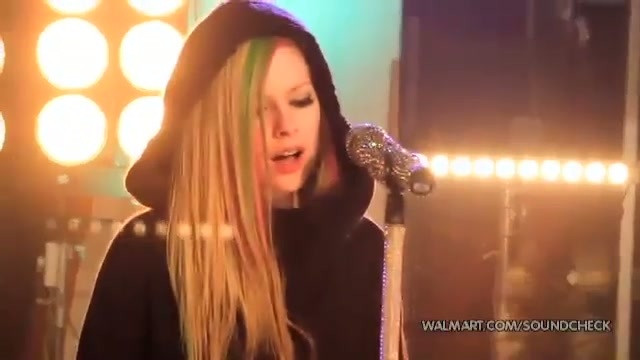 Avril Lavigne-Smile Walmart 0663 - Avril - Lavigne - live - Smile - on - Walmart - part2