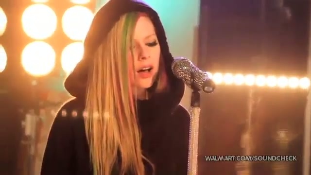 Avril Lavigne-Smile Walmart 0666 - Avril - Lavigne - live - Smile - on - Walmart - part2