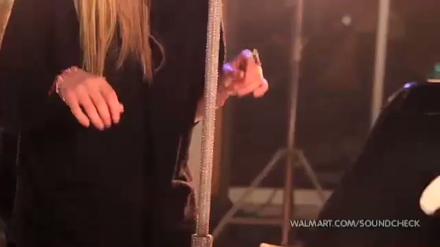 Avril Lavigne-Smile Walmart 0676