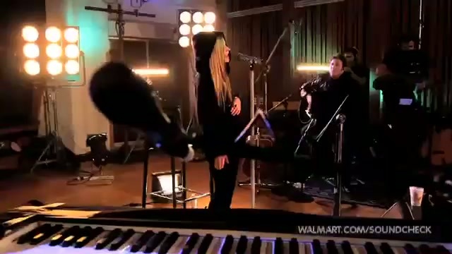 Avril Lavigne-Smile Walmart 0753