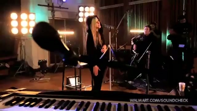 Avril Lavigne-Smile Walmart 0754