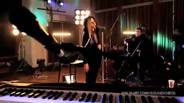 Avril Lavigne-Smile Walmart 0757