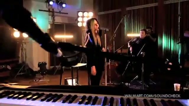 Avril Lavigne-Smile Walmart 0758