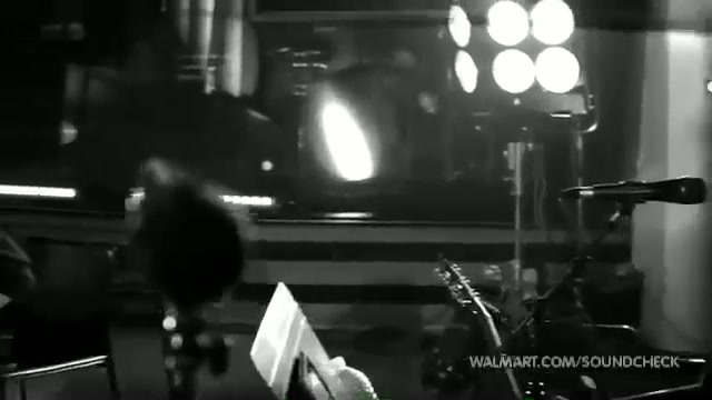 Avril Lavigne-Smile Walmart 0859