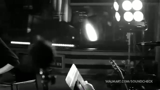 Avril Lavigne-Smile Walmart 0860