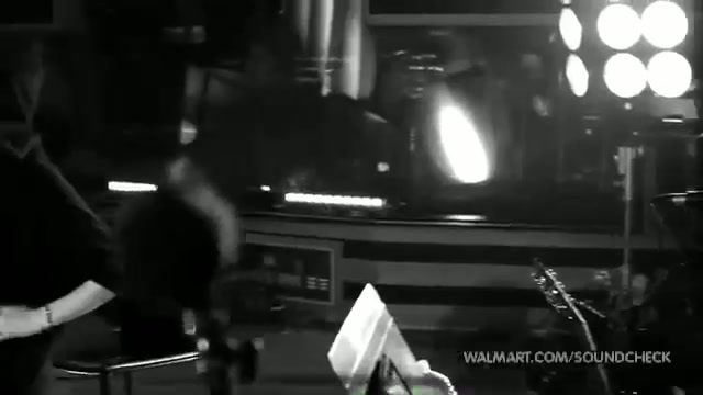 Avril Lavigne-Smile Walmart 0861