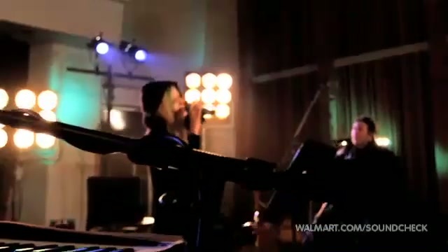 Avril Lavigne-Smile Walmart 0882 - Avril - Lavigne - live - Smile - on - Walmart - part2