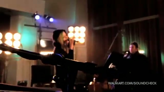 Avril Lavigne-Smile Walmart 0883 - Avril - Lavigne - live - Smile - on - Walmart - part2