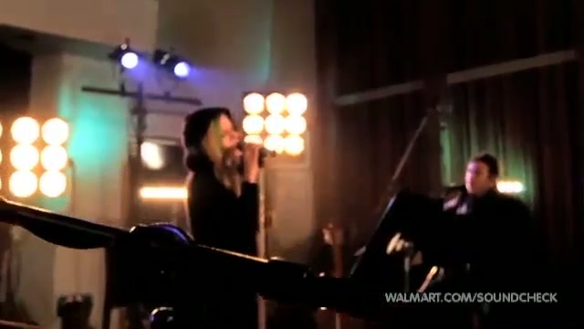 Avril Lavigne-Smile Walmart 0885