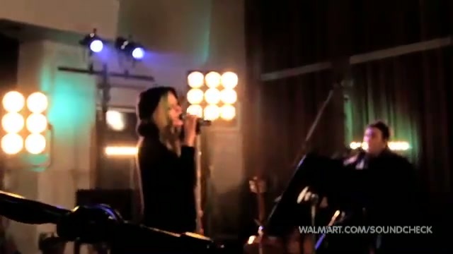 Avril Lavigne-Smile Walmart 0887