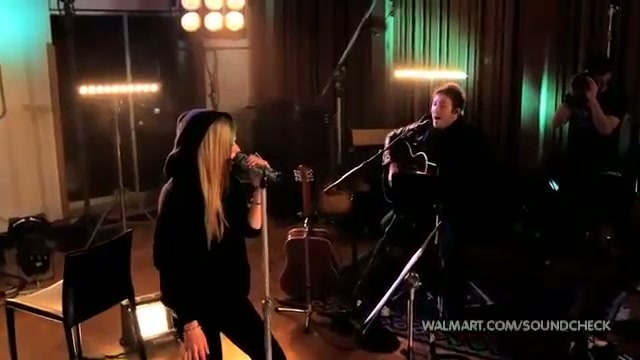 Avril Lavigne-Smile Walmart 0981 - Avril - Lavigne - live - Smile - on - Walmart - part2