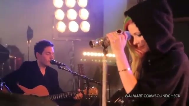 Avril Lavigne-Smile Walmart 0990 - Avril - Lavigne - live - Smile - on - Walmart - part2
