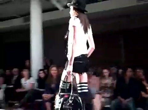 Abbey Dawn Fashion Show - Avril Lavigne 022