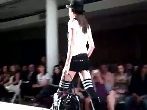 Abbey Dawn Fashion Show - Avril Lavigne 023