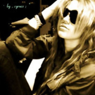 41036754_HZAJHFPIV - 0-Miley Cyrus