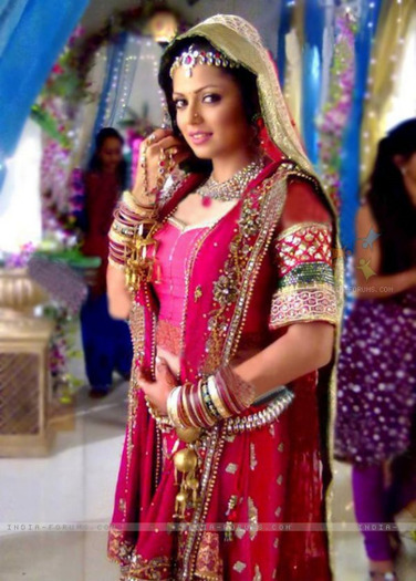 147622-drashti-dhami-as-geet