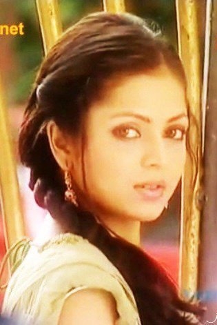 267945_165188063553321_100001863865339_372009_3363409_n - Drashti Dhami