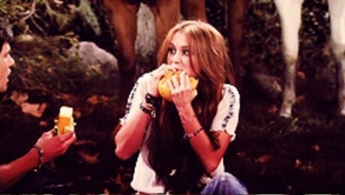 Miley Cyrus (65)
