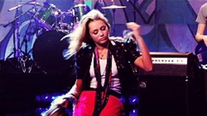 Miley Cyrus (68)