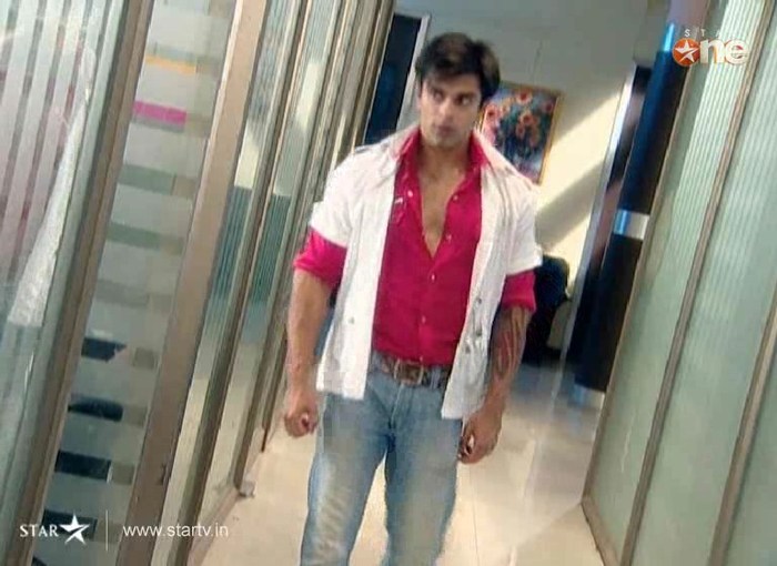 1 (5) - DILL MILL GAYYE KaSh As Arsh Hospital Scene