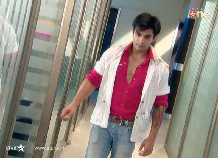 1 (8) - DILL MILL GAYYE KaSh As Arsh Hospital Scene