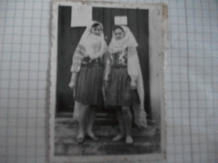 mama Constantina cu sora ei, Maria