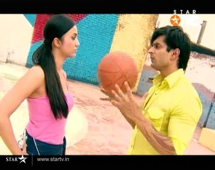 2 (23) - DILL MILL GAYYE KaSh As ArSh First Scene